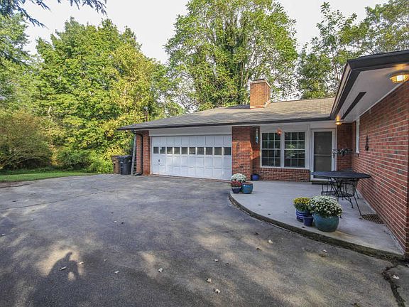 4th image of 1007 S Chilhowee Dr