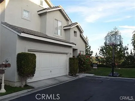 10 Greenborrow Ct — Photo 4