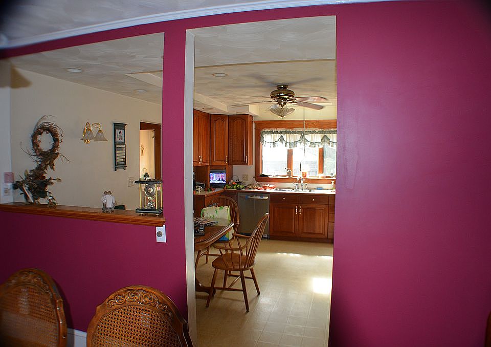 2nd image of 112 W Silver St