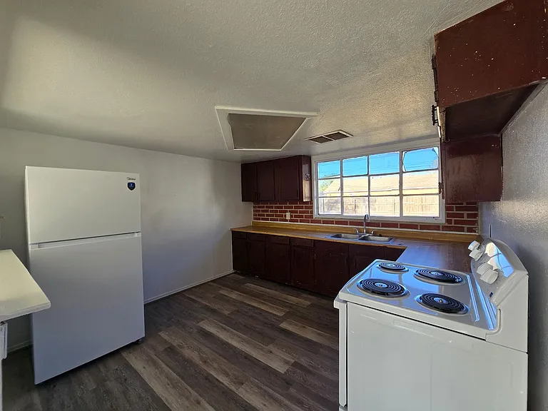 3012 Las Palomas Rd — Photo 3