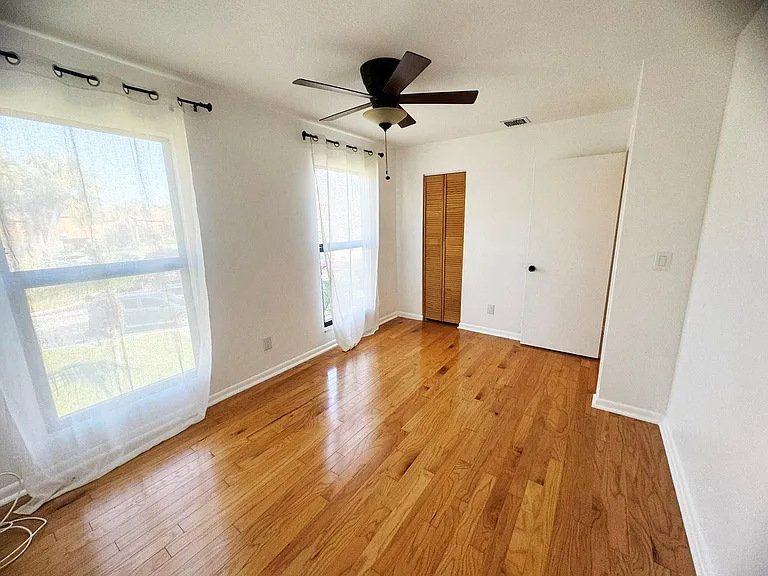 321 Sandtree Dr — Photo 39