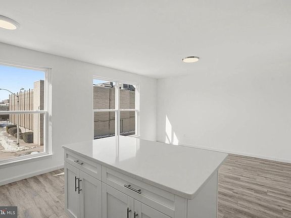 4th image of 804 Arnold Ct