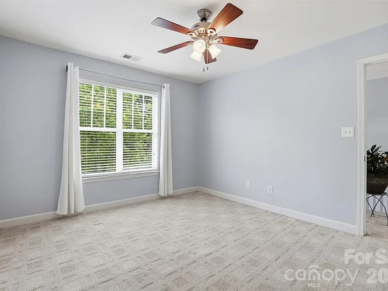 19512 Topgallant Dr — Photo 37