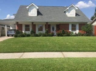 720 Fairlawn Dr, Gretna, LA 70056