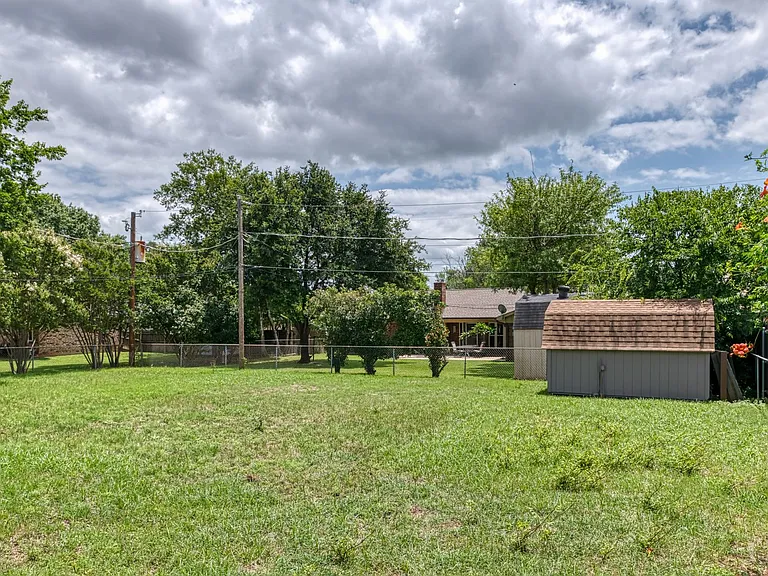 6540 Victoria Ave — Photo 24