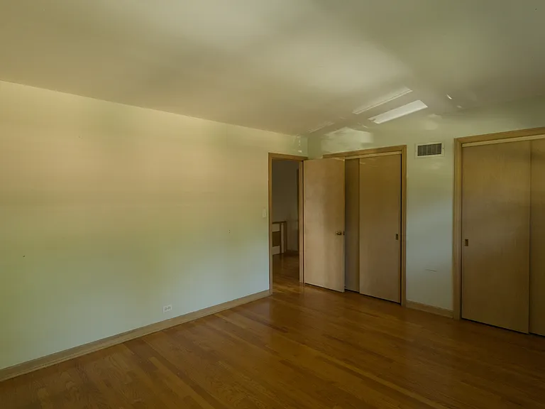 414 Brook Ln — Photo 6