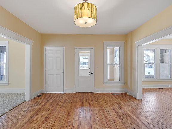 3rd image of 1960 Prospect Ave SE
