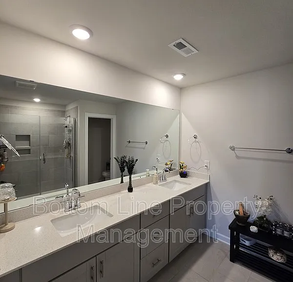 1221 Colgher St — Photo 44