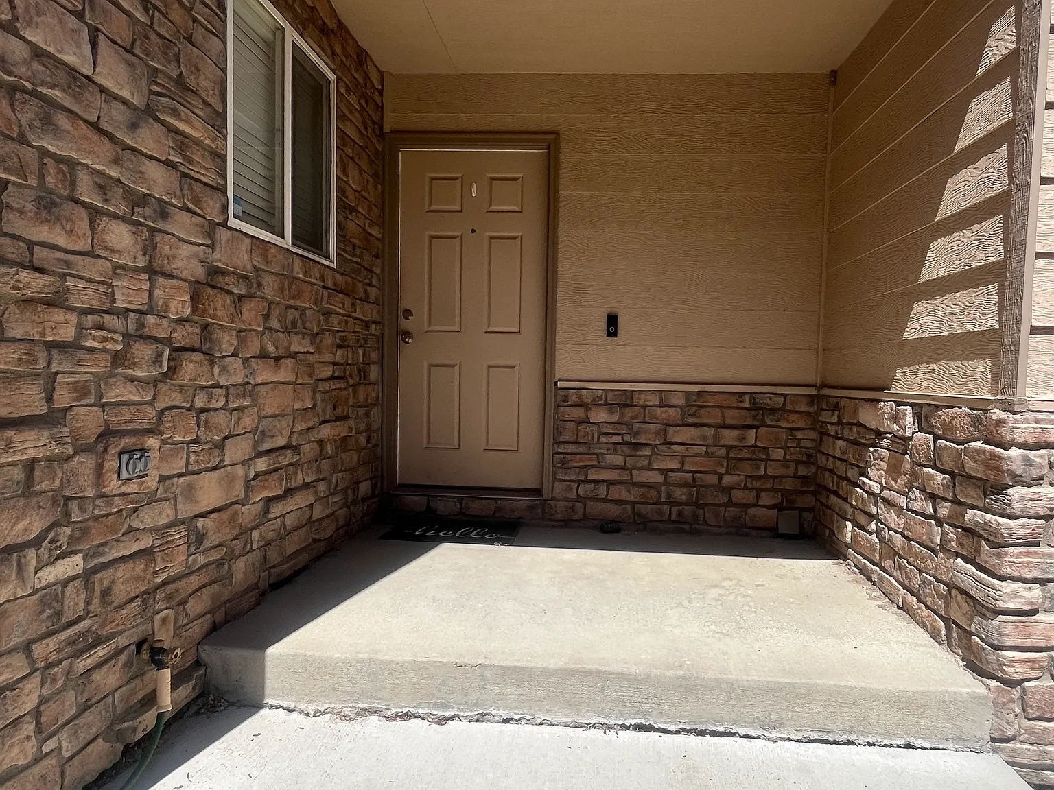 3 bed, 2.5 bath, 1878 sqft, $2,375 — Photo 3