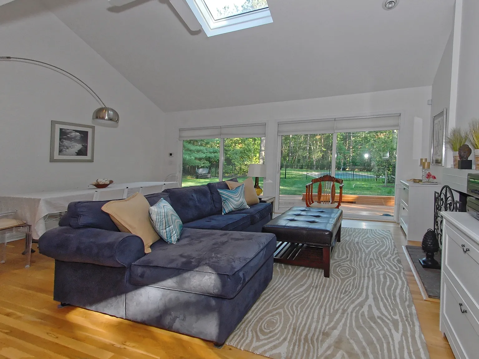 East Hampton - Great Location With Tennis — Photo 3