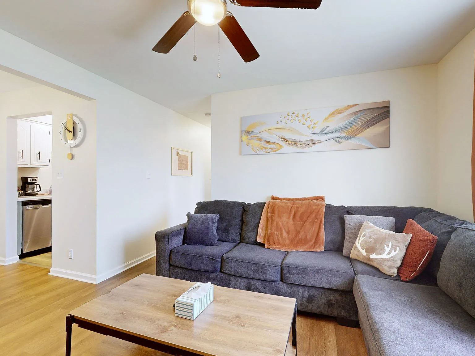 2 bed, 800 sqft, $1,900 — Photo 1