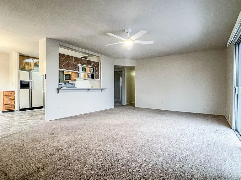 550 Eastwood Pl — Photo 2