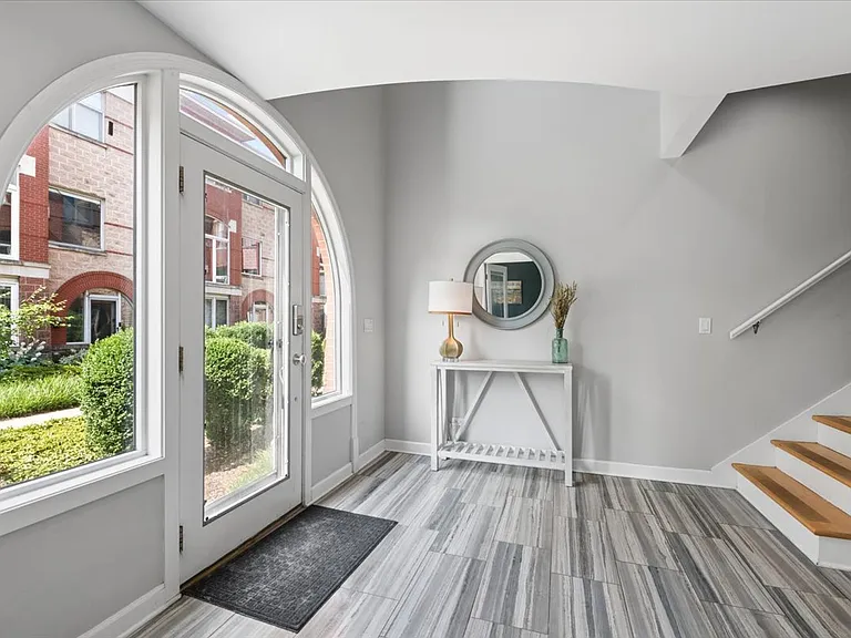 235 S Marion St #K — Photo 4