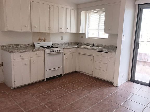 2nd image of 3217 E Patricia St