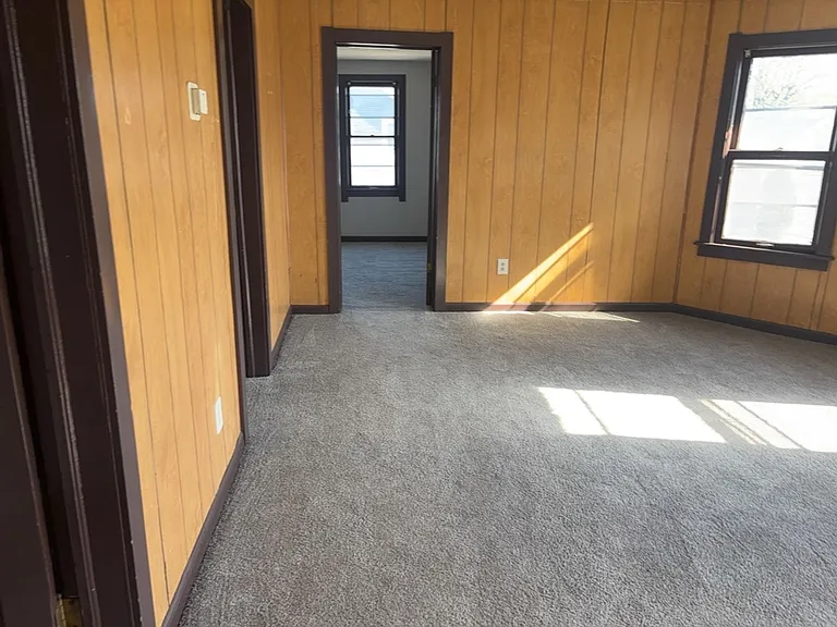3621 Sackett Ave — Photo 4