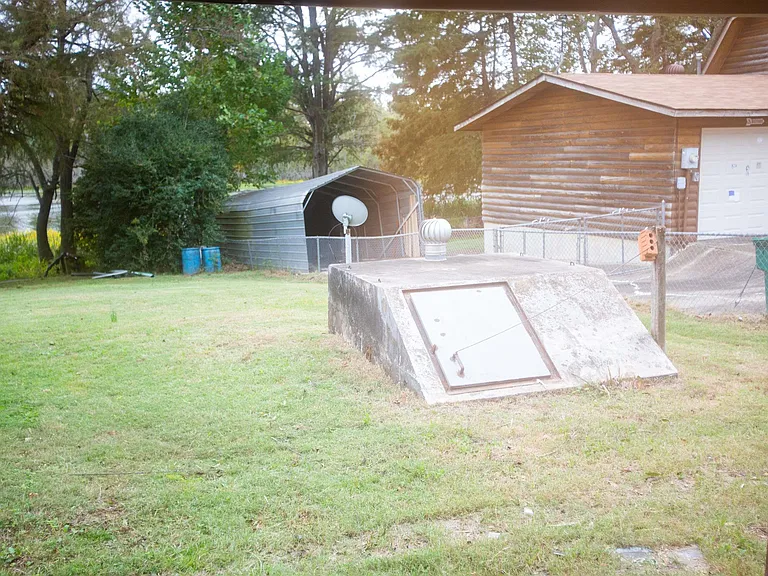 13118 Old River Dr — Photo 24
