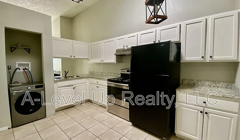 403 E Thoroughbred St — Photo 11