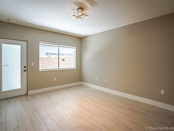 5th image of 1606 West Ave APT 4