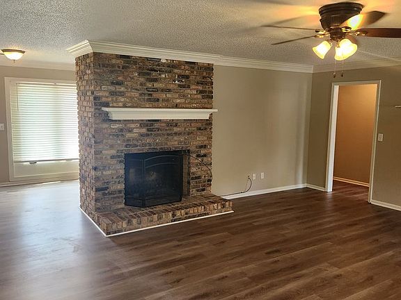3rd image of 1703 37th St NE