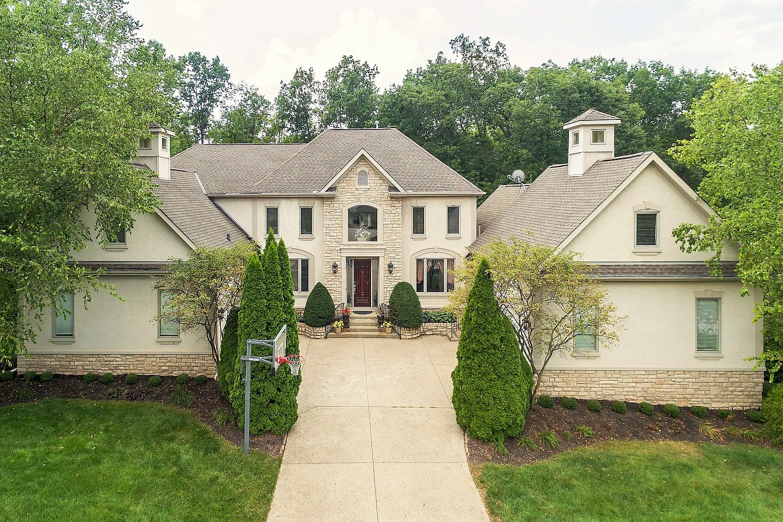 5067 Canterbury Dr photo 1