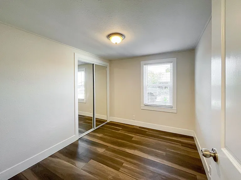 1251 Olympia Ave — Photo 3