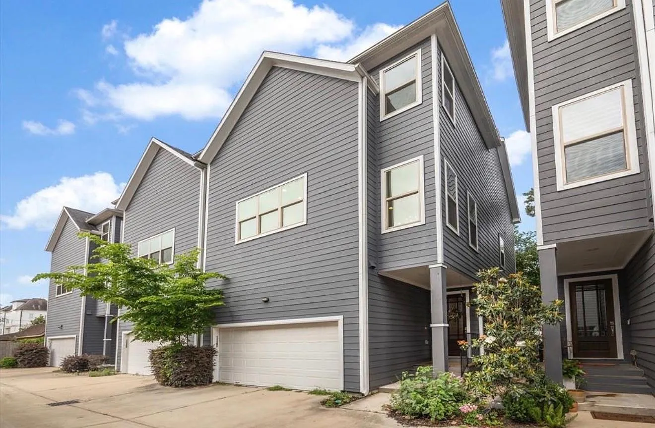 3 bed, 3.5 bath, 2492 sqft, $3,900 — Photo 1