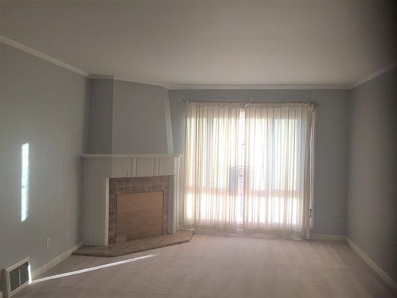 2nd image of 190 Los Olivos Ave