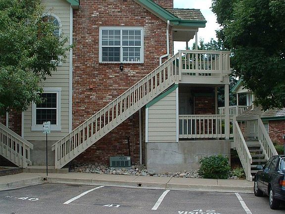 Stairs to Entry/Balcony