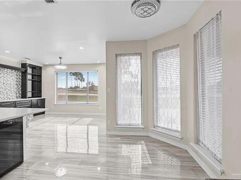 3514 Los Lagos Dr — Photo 6