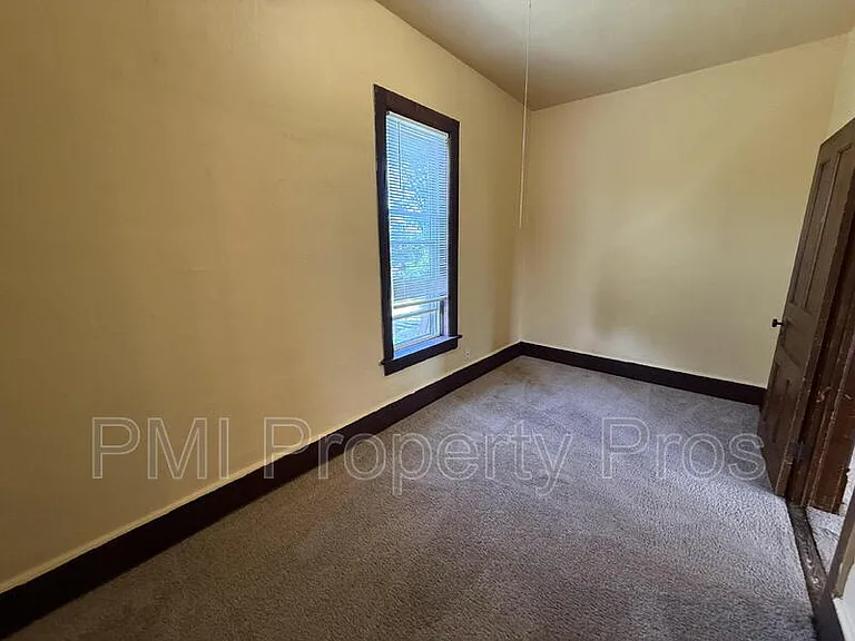 2441 N Dr William Finlayson St — Photo 16