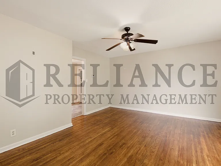 2151 S Green St — Photo 12