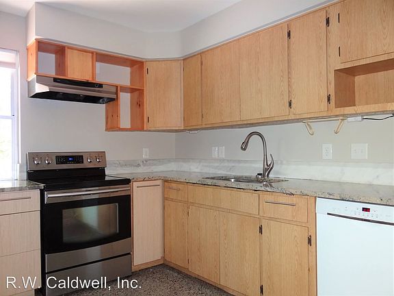 5th image of 7251 Lynnwood Ave N