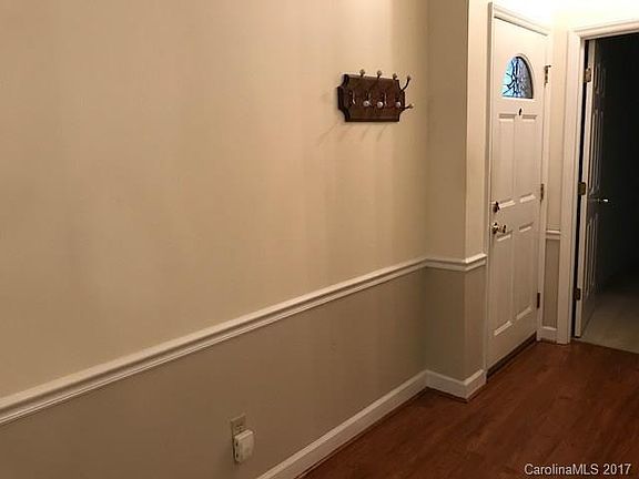 4th image of 806 Davie Ave
