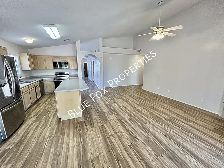 710 W Calle Alta Loma — Photo 5