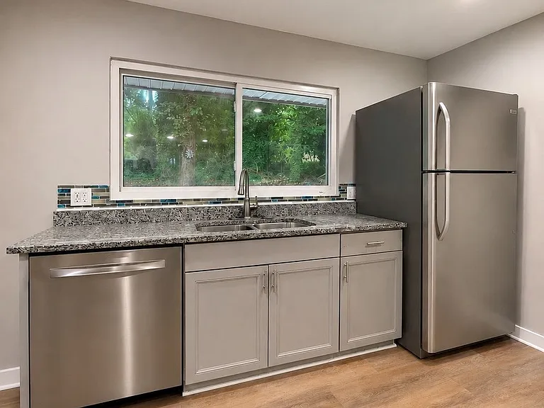 657 Robert E Lee Pkwy — Photo 6