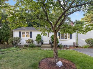 17 Beverly Cir, Smithfield, RI 02828