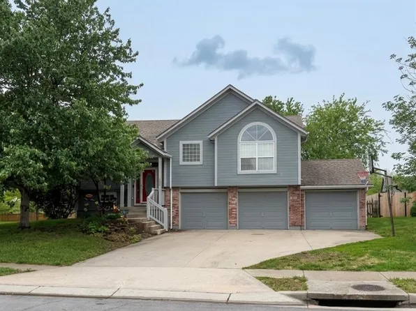 2316 SW Tracker Ln, Lees Summit, MO 64082