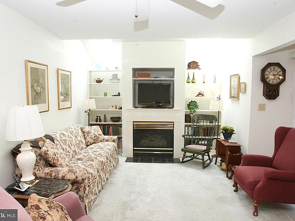 4th image of 195 Steven Ln