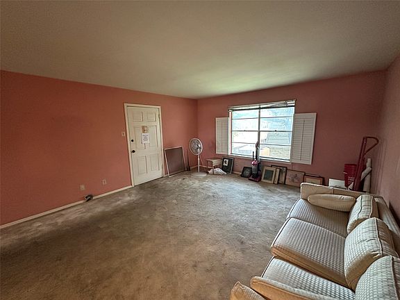 5th image of 7939 Royal Ln APT 225