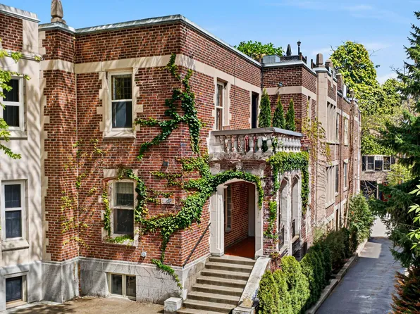 455 459th Ave, Westmount, QC H3Y 3B3
