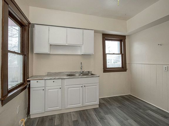 5th image of 10937 Tacoma Ave