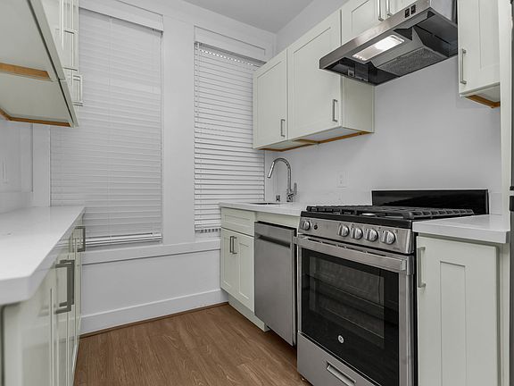 3rd image of 1025 Steiner St #1