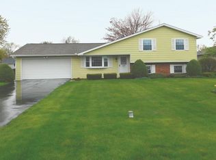 5696 Aaron Dr, Lockport, NY