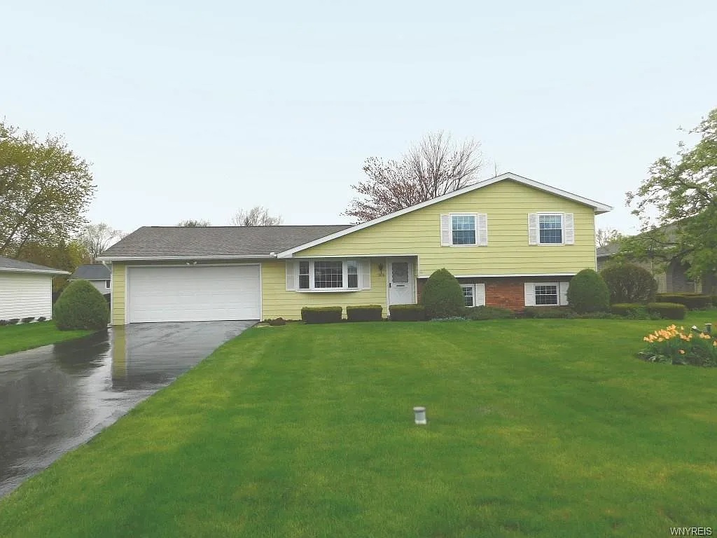 5696 Aaron Dr photo 1