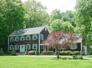 141 Sturbridge Ln, Southport, CT 06890