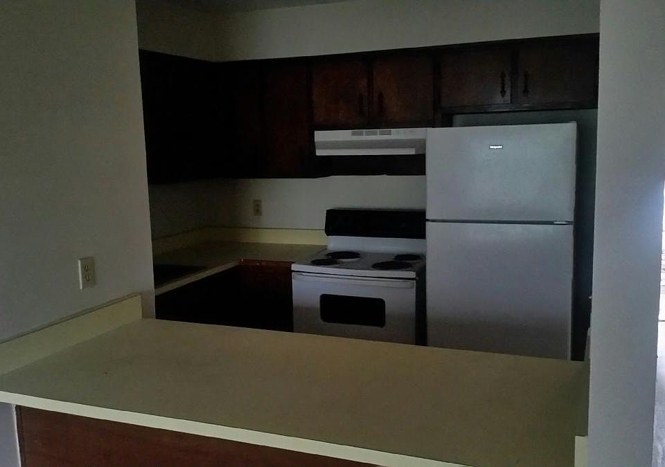 2nd image of 1999 Darryl Dr APT B