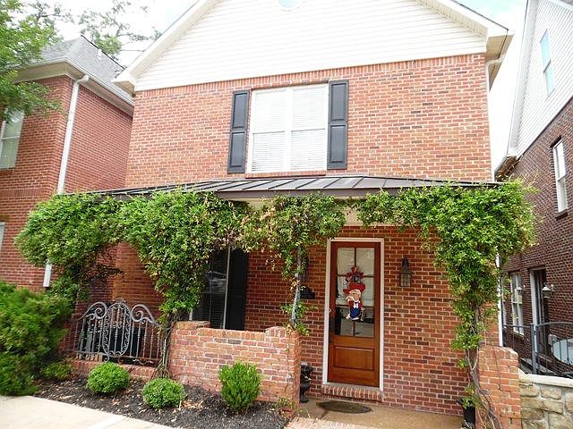 1st image of 722 Mogridge Ln