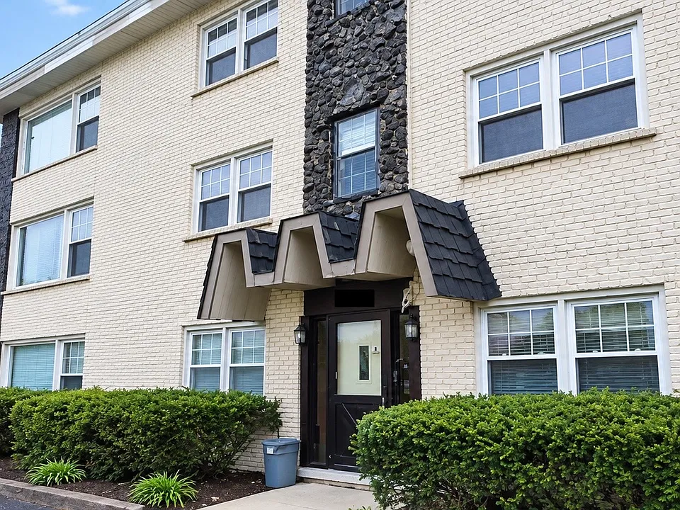 156 Asbury Ave #7