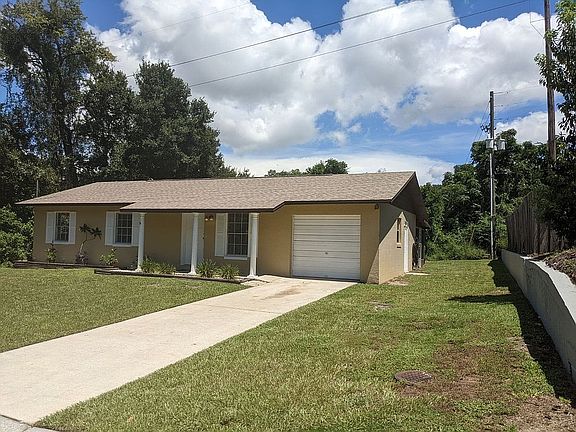 4th image of 301 Hillside Dr
