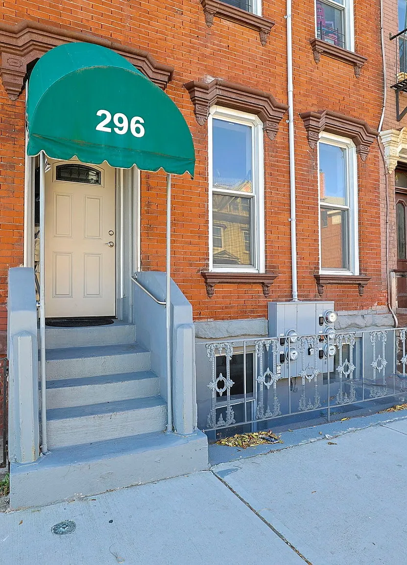 296 Mill St #B photo 1